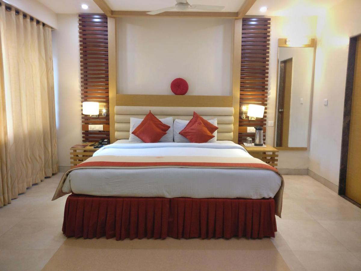 Hotel Mb International Palace Side Mysore Exterior photo